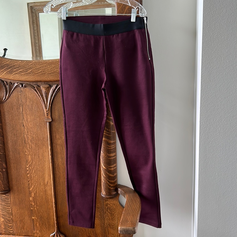 Gap leggings. Inseam 28”. Dude zipper. Never worn!
